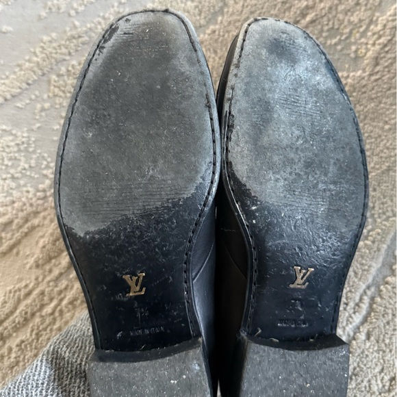 Louis Vuitton black leather loafers dress shoes logo plate slip on 7.5 main image 8